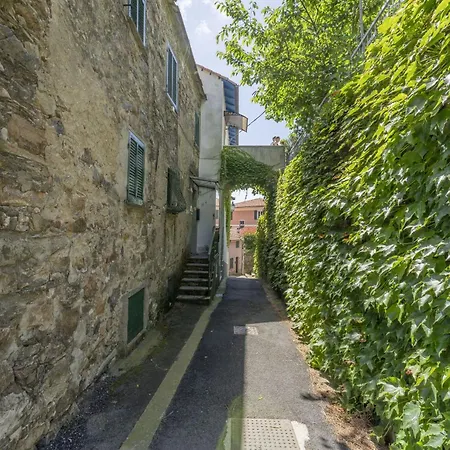 度假居 Emma House Terrace And Sea View 莫内利亚